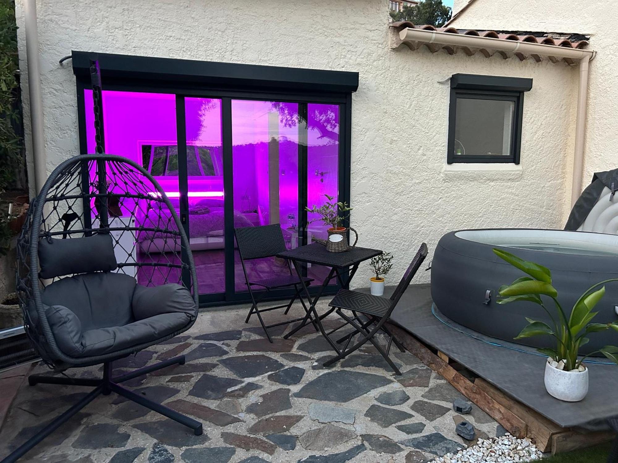 Belle Chambre Privee Avec Le Jardin Privatif Et Le Jacuzzi Cavalaire-sur-Mer Exteriör bild