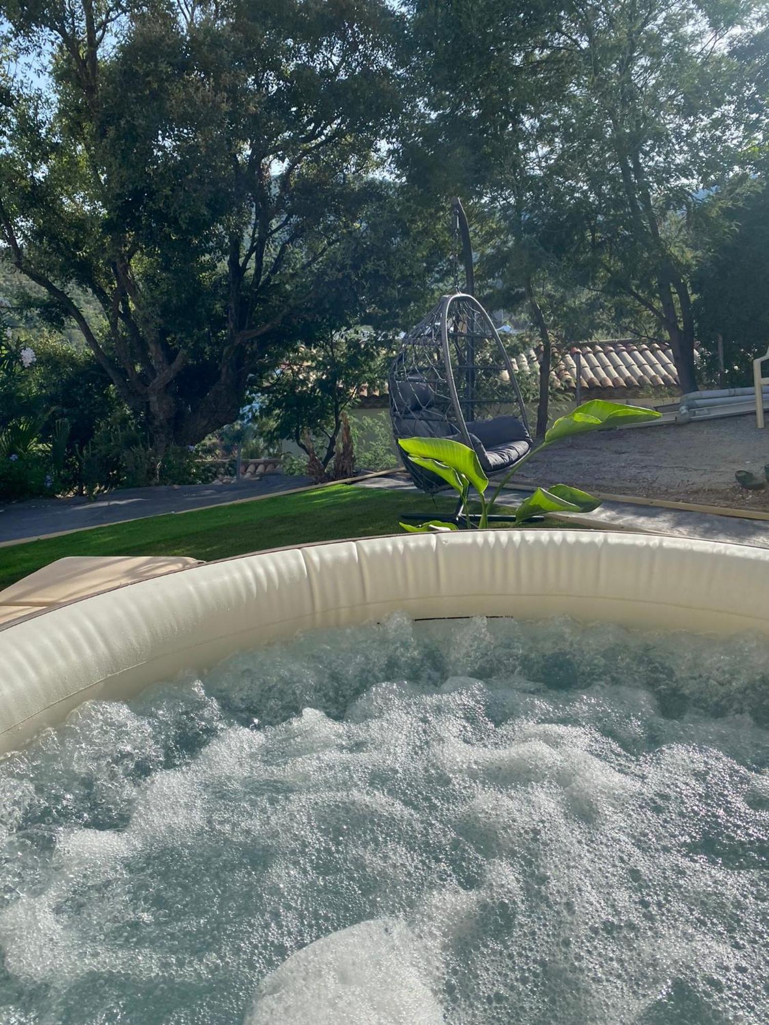Belle Chambre Privee Avec Le Jardin Privatif Et Le Jacuzzi Cavalaire-sur-Mer Exteriör bild