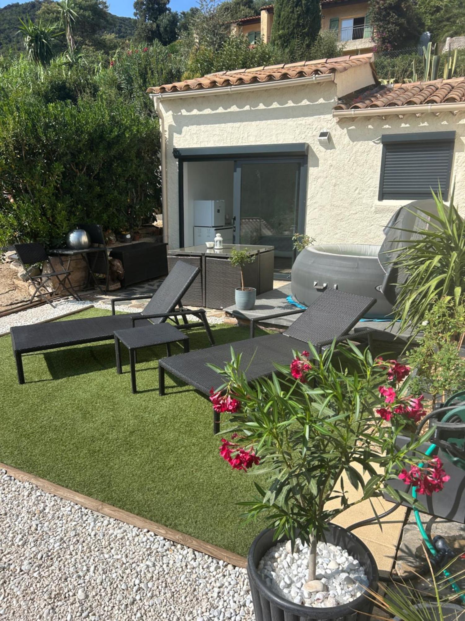 Belle Chambre Privee Avec Le Jardin Privatif Et Le Jacuzzi Cavalaire-sur-Mer Exteriör bild