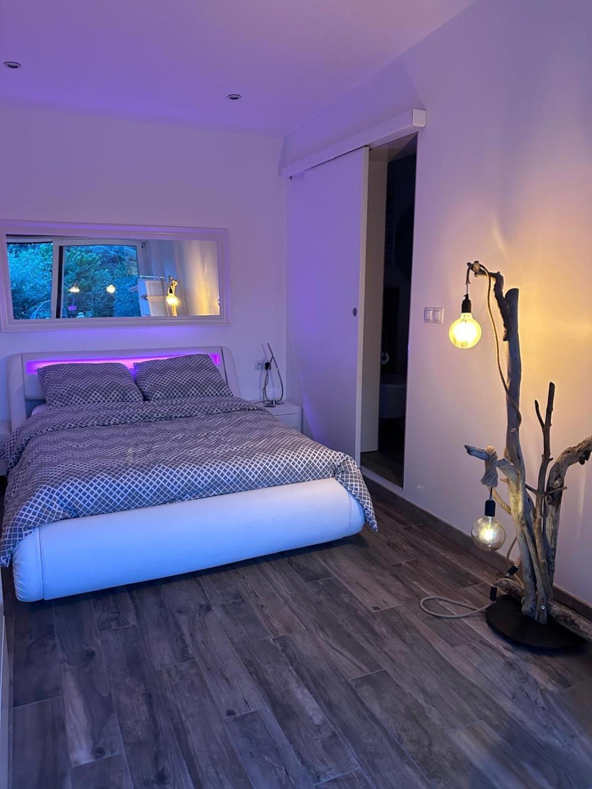 Belle Chambre Privee Avec Le Jardin Privatif Et Le Jacuzzi Cavalaire-sur-Mer Exteriör bild